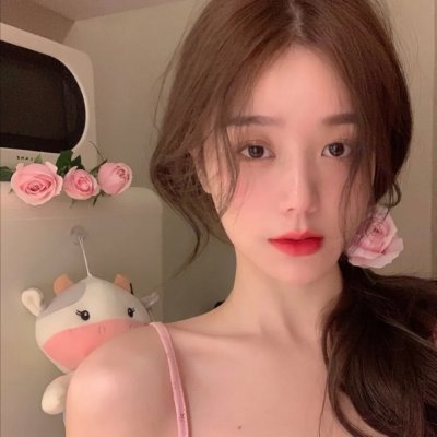 院子里的女人